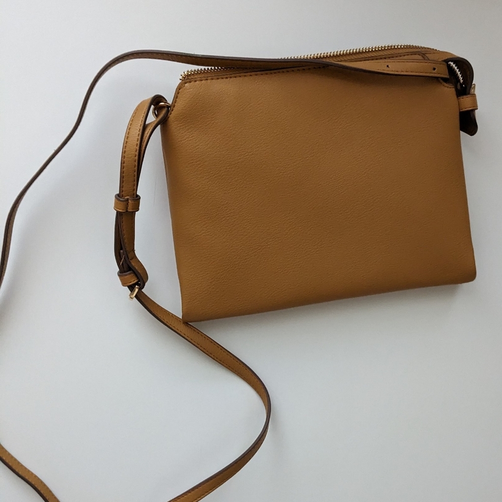 Elegant Tan Leather Crossbody Bag